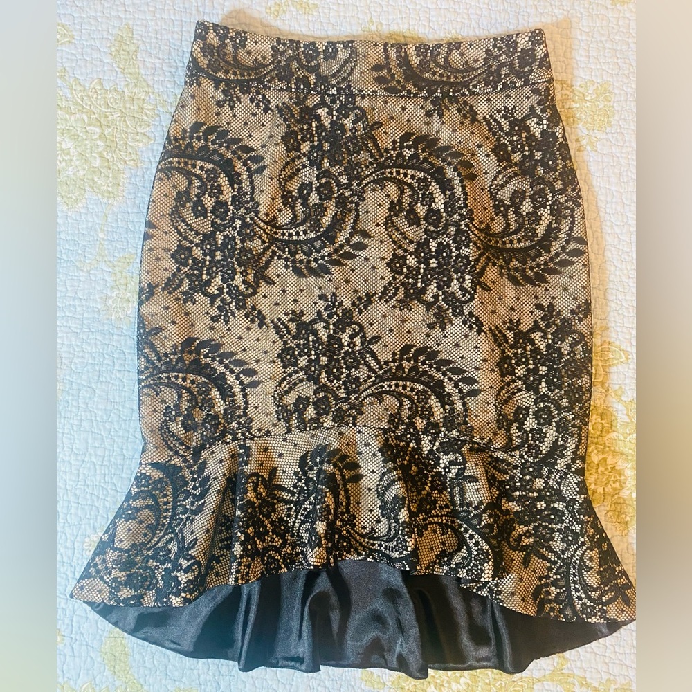 Lace sexy and fun skirt.